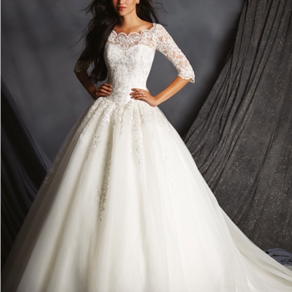 Used sz 20 Alfred Angelo Wedding Gown